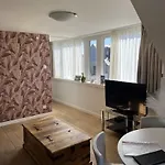 Maison Anna Clara - Stijlvol Gerenoveerd Met Parkzicht In Appartamento